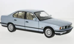 Minichamps BMW 535i (E34), hellblau, 1988, 1:18, Outlet