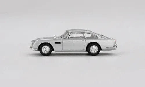 Mini GT BMW Z8, silber/schwarz, 1999, 1:64, Discount