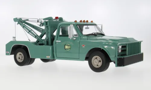 Greenlight Chevrolet C-30 Dually Wrecker, grün, 1967, Holley Speed Shop, 1:18, Hot