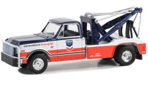 Greenlight Chevrolet C-30 Dually Wrecker, 1968, Standard Oil, 1:64, New