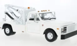 Greenlight Chevrolet C-30 Dually Wrecker, weiss, 1968, 1:18, Discount