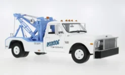 Greenlight Chevrolet C-30 Dually Wrecker, weiss, 1969, Roscoe Tow Service, 1:18, Online