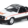 Greenlight Ford Mustang Cobra, weiss/Dekor, 1981, 1:64, Online