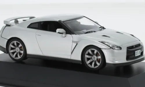 First 43 Models Nissan GT-R (R35), silber, 2008, 1:43,