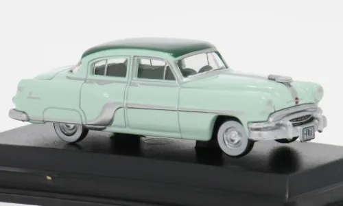 Oxford Pontiac Chieftain 4-Door, hellgrün/grün, 1954, 1:87, Clearance