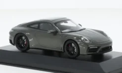 Minichamps Porsche 911 (992) Carrera 4 GTS, grün, 2019, 1:43,