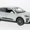 Bburago Porsche Macan Turbo, silber, 2024, 1:24,