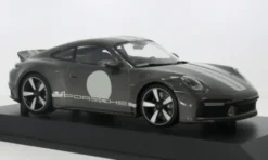 Minichamps Porsche 911 (992) Sport Classic, grau, 2022, 1:18, Best