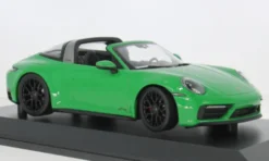 Minichamps Porsche 911 (992) Targa 4 GTS, grün, 2021, 1:18, Outlet
