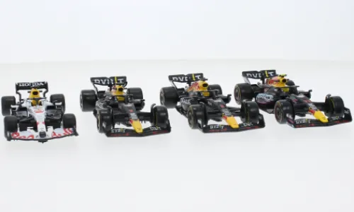 Bburago Red Bull 4er Set: Red Bull Racing Formula 1, Formel 1, Oracle Red Bull Racing, Red Bull, 1:43, Outlet
