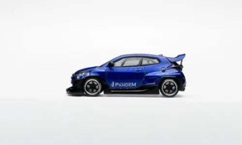 Pop Race Toyota Pandem GR Yaris, blau, 1:64,