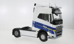 Solido Volvo FH16 Globetrotter XL, weiss/blau, 1:24, Best