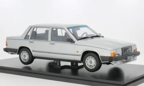 Triple 9 Collection Volvo 760, silber, 1995, 1:18, Best