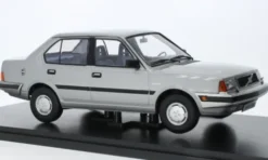 Triple 9 Collection Volvo 360, silber, 1987, 1:18, Hot