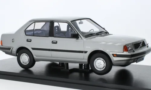 Triple 9 Collection Volvo 360, silber, 1987, 1:18, Hot