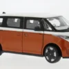 Welly VW ID.BUZZ, orange/weiss, 1:24,