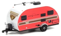 Greenlight Winnebago Winnie Drop, rot/Dekor, 2017, 1:64, Hot